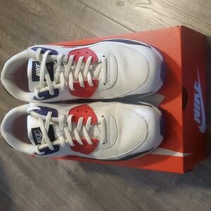 Nike Air Max 90 essential white red orbit psychic purple 10.5 men's. Low Miles